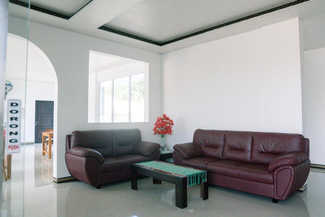 Christika Homestay Labuan Bajo Exterior photo