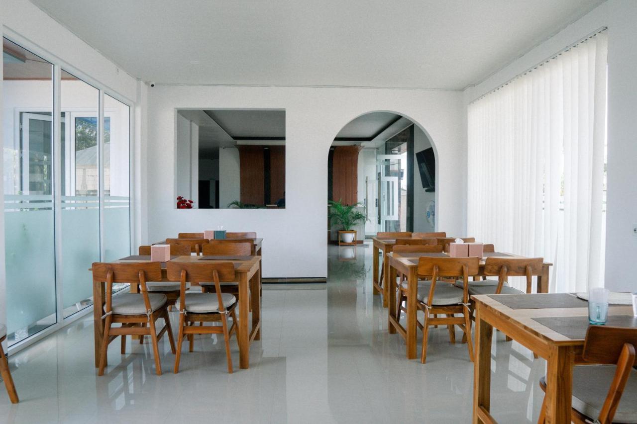 Christika Homestay Labuan Bajo Exterior photo