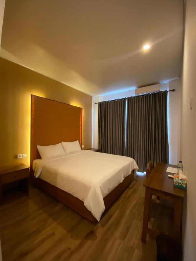 Christika Homestay Labuan Bajo Exterior photo