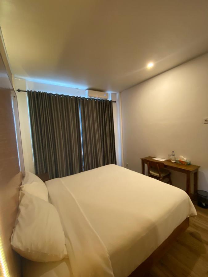 Christika Homestay Labuan Bajo Exterior photo