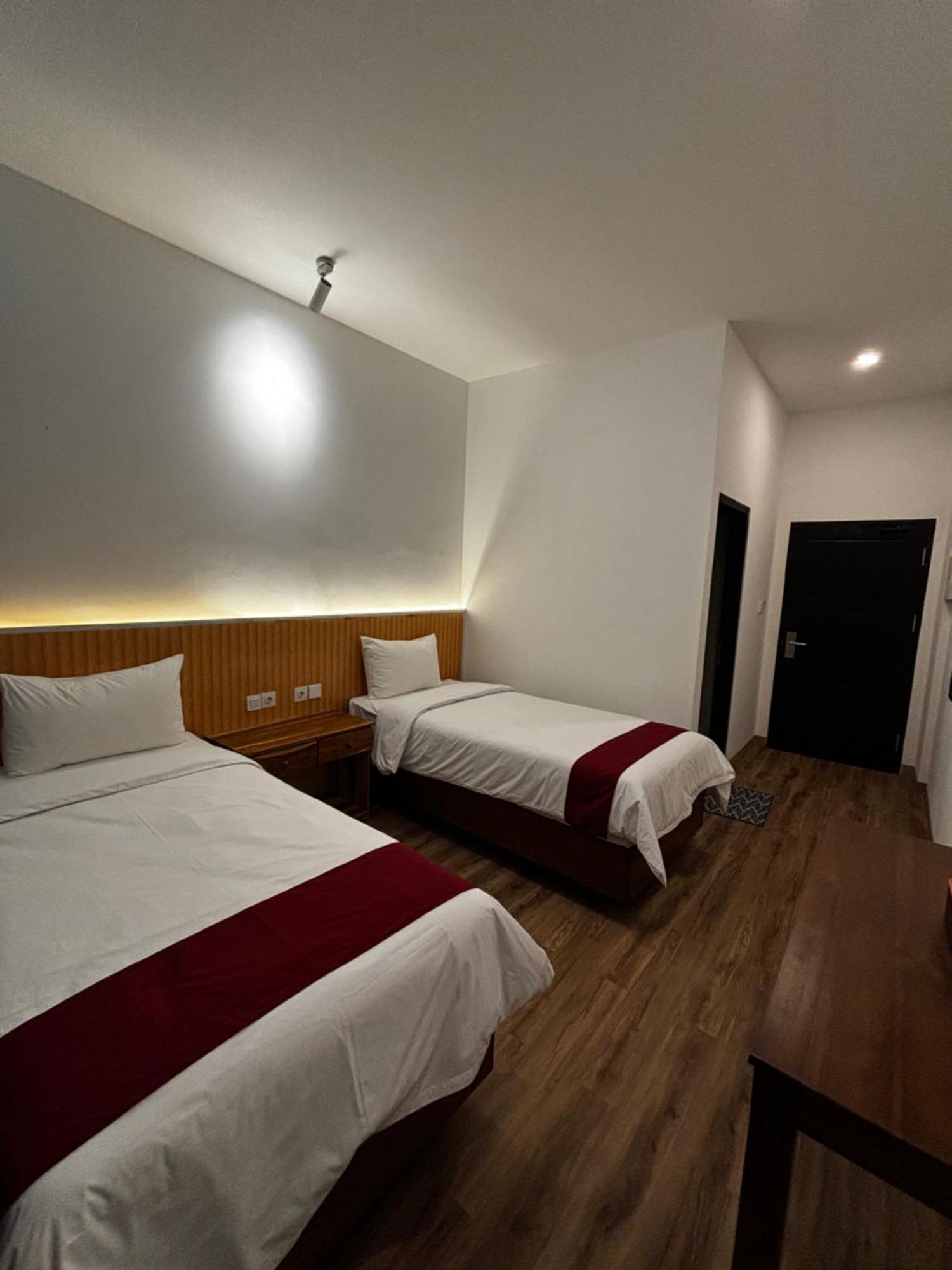 Christika Homestay Labuan Bajo Exterior photo