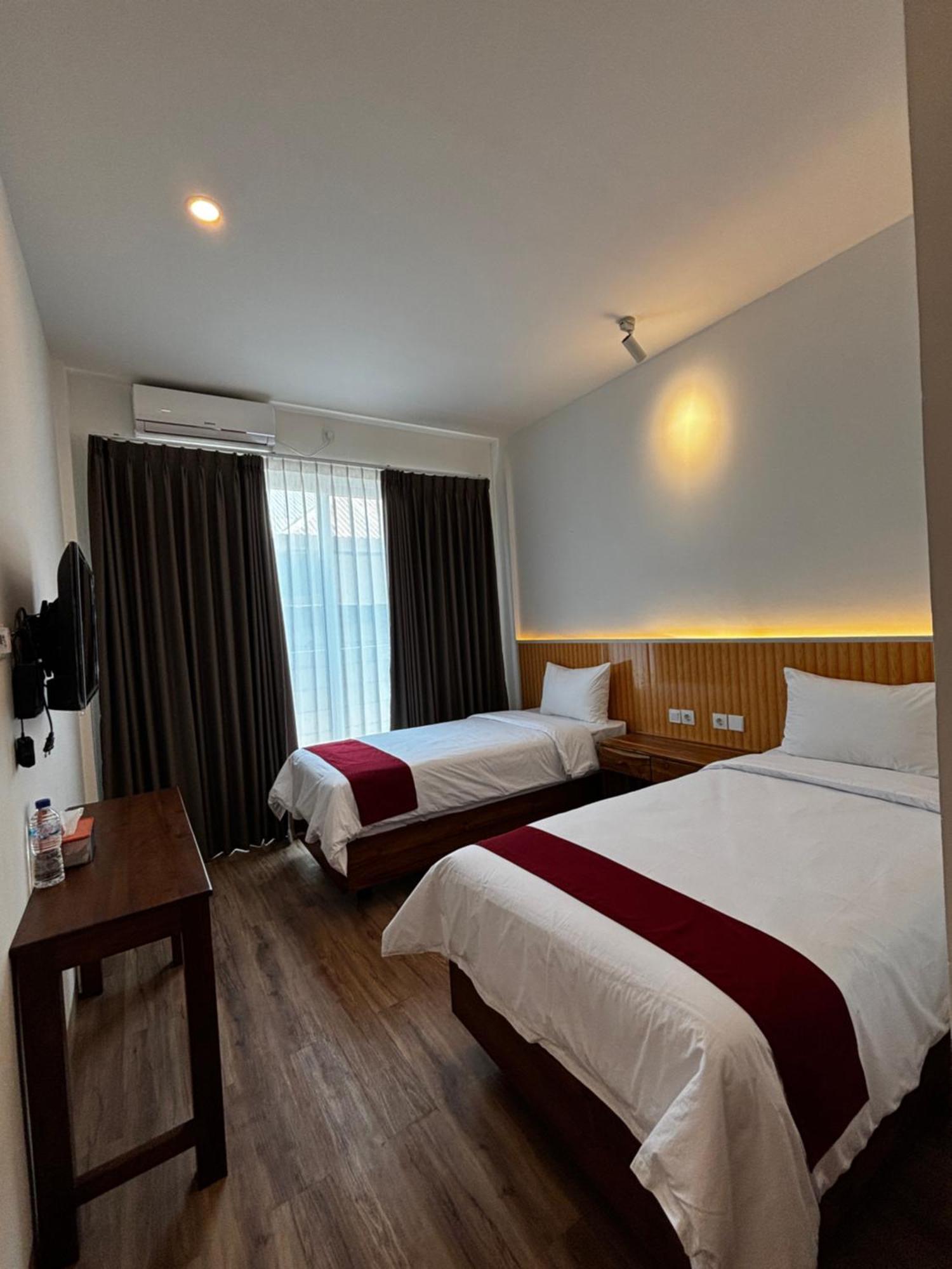 Christika Homestay Labuan Bajo Exterior photo