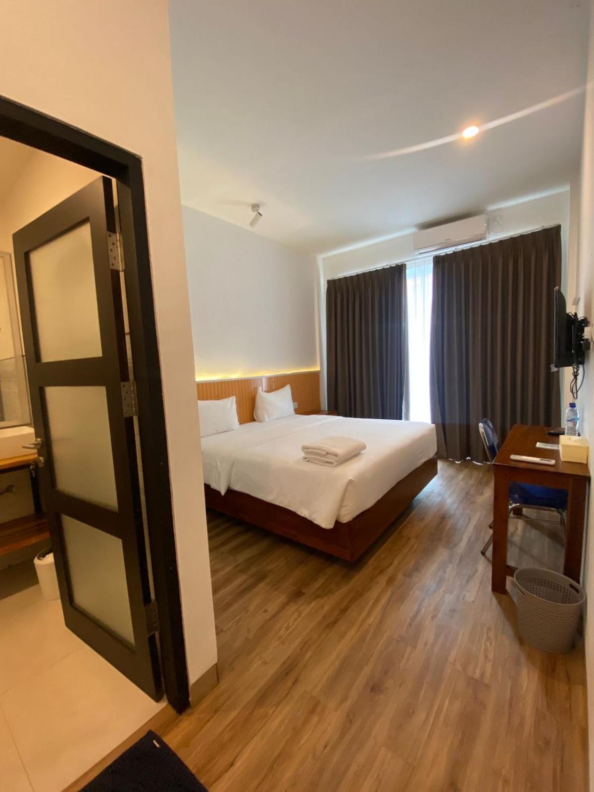 Christika Homestay Labuan Bajo Exterior photo